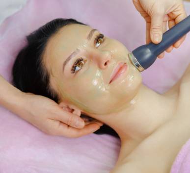 Bright & Even De-Tan Facial